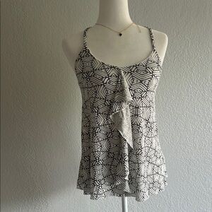 ❤️Black and White Sleeveless Tie Front Camisole🌸